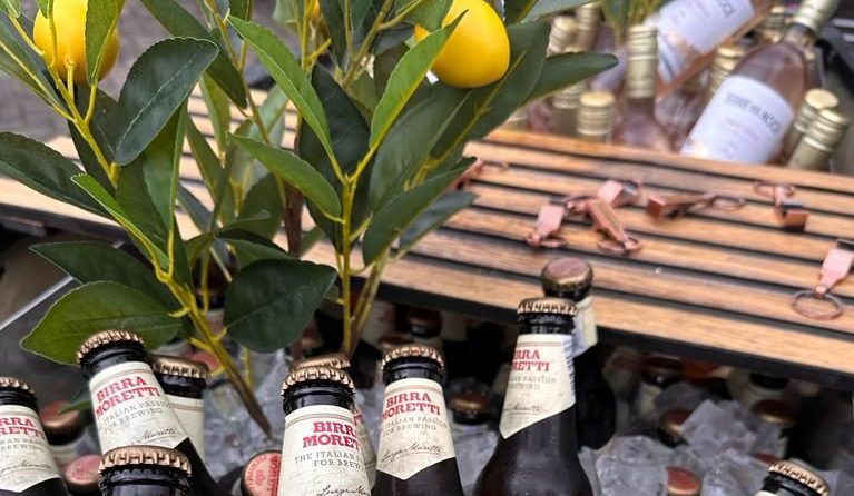 bier presenteren op speciale manier bijzondere manier