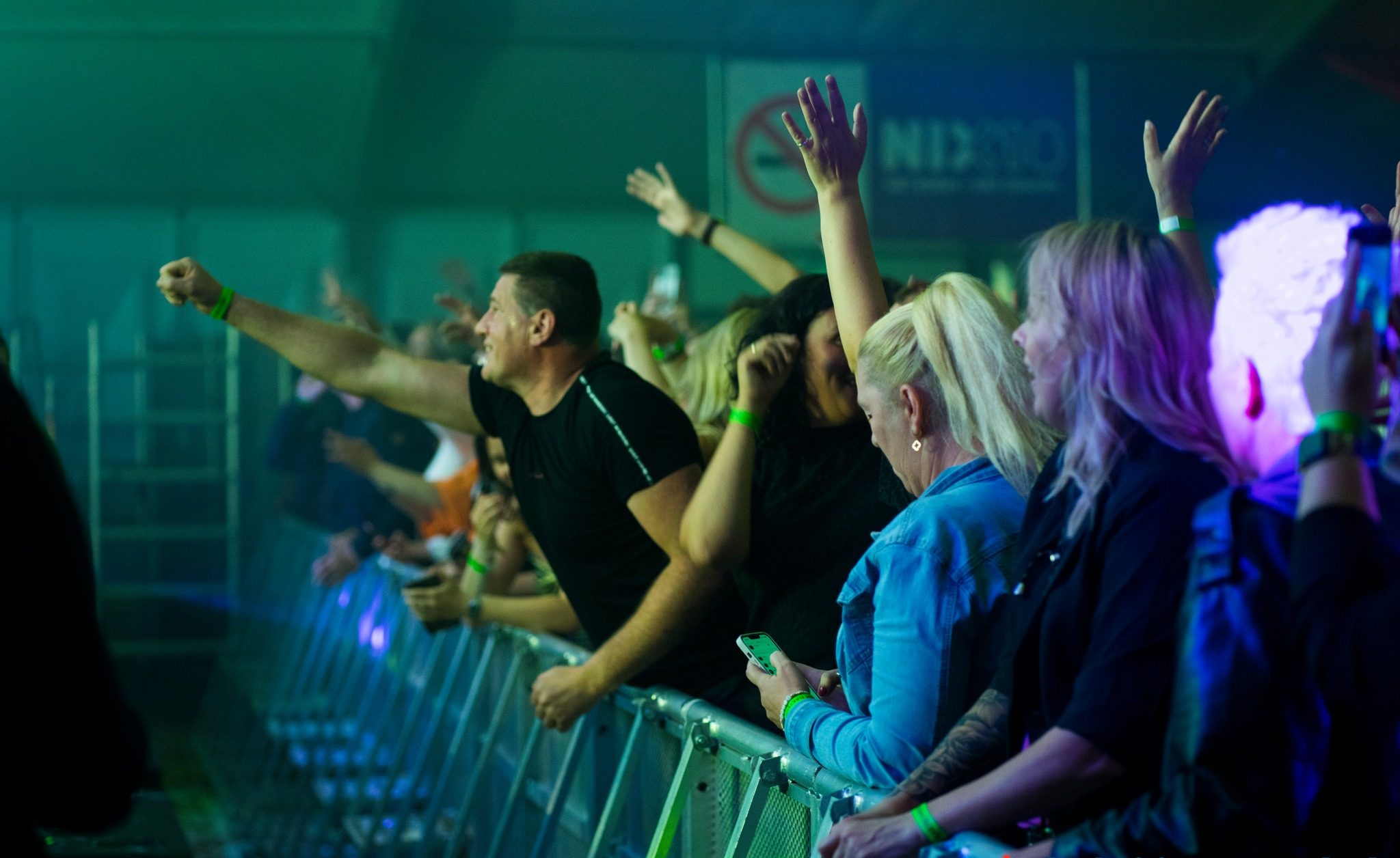stage barriers huren crowd barriers huren crash barriers huren concert stage barriers