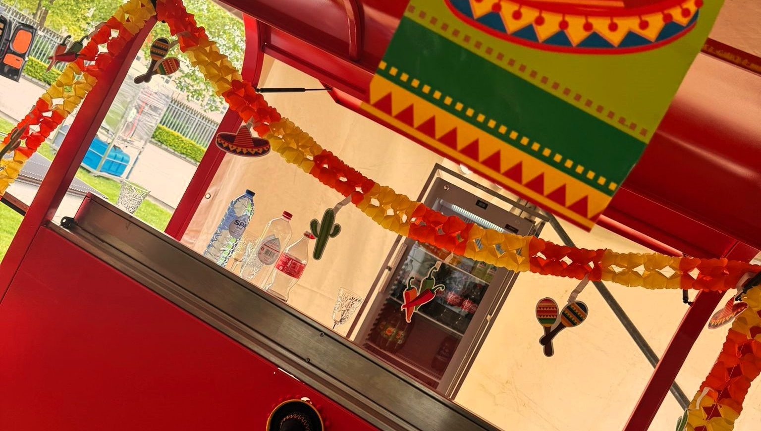 mexicaanse party inrichting huren te huur spijkerman evenementenverhuur rode multiwagon huren